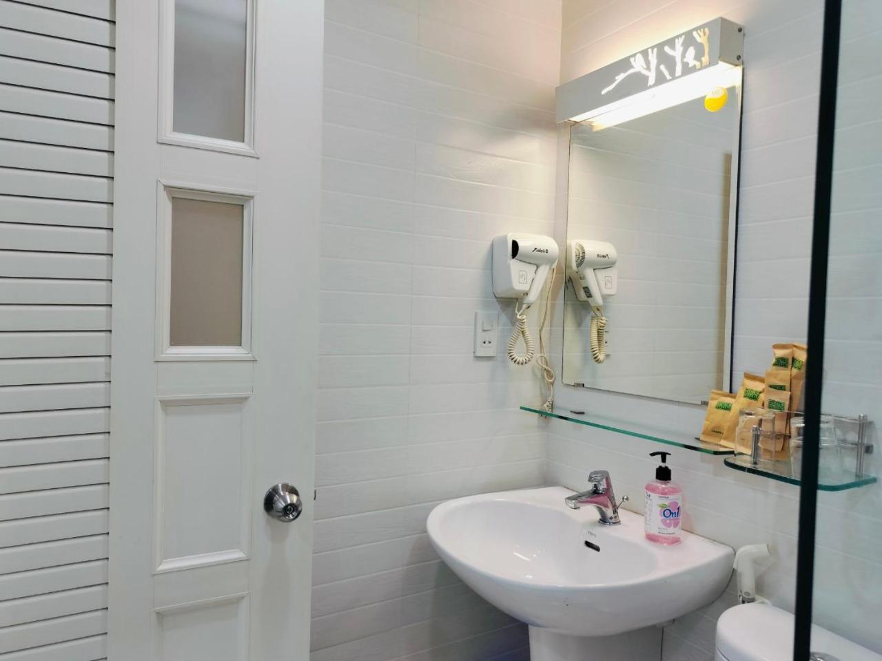 Adventure Hotel Ho Chi Minh City Exterior photo